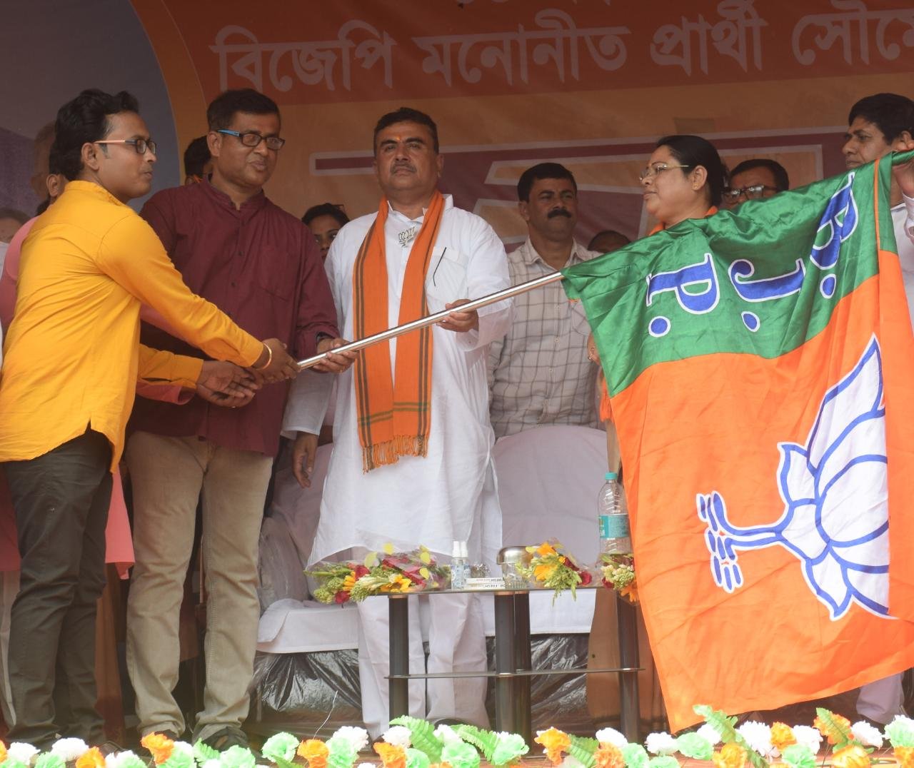 Raiganj municipality councilor Nado joined the BJP